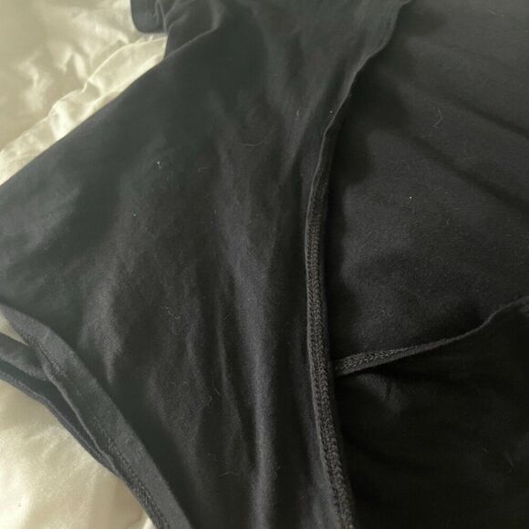 Brandy Melville / John Galt Rae Top Black One Side - Picture 3 of 10